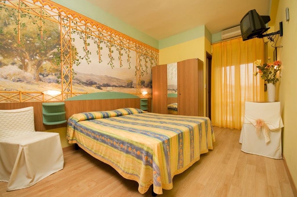 Hotel Mocambo Piscina E Spiaggia Σαν Μπενεντέτο ντελ Τρόντο Δωμάτιο φωτογραφία