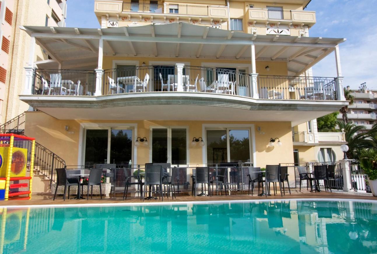 Hotel Mocambo Piscina E Spiaggia Σαν Μπενεντέτο ντελ Τρόντο Εξωτερικό φωτογραφία