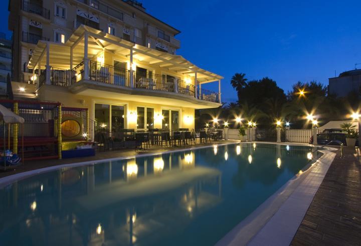 Hotel Mocambo Piscina E Spiaggia Σαν Μπενεντέτο ντελ Τρόντο Εξωτερικό φωτογραφία